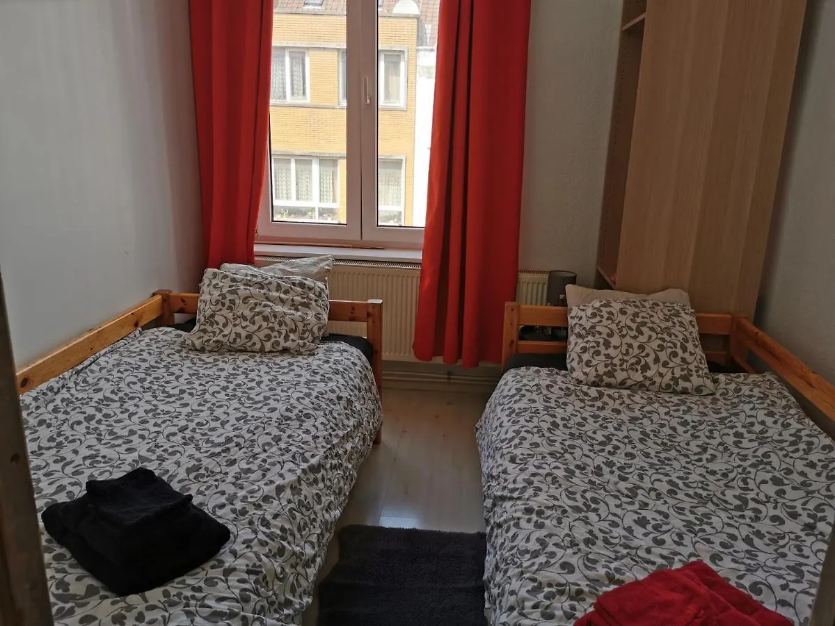 Ostend Backpackers Lodge Homestay